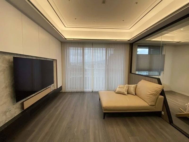 採用柔紗百葉窗簾營造現代柔美風​