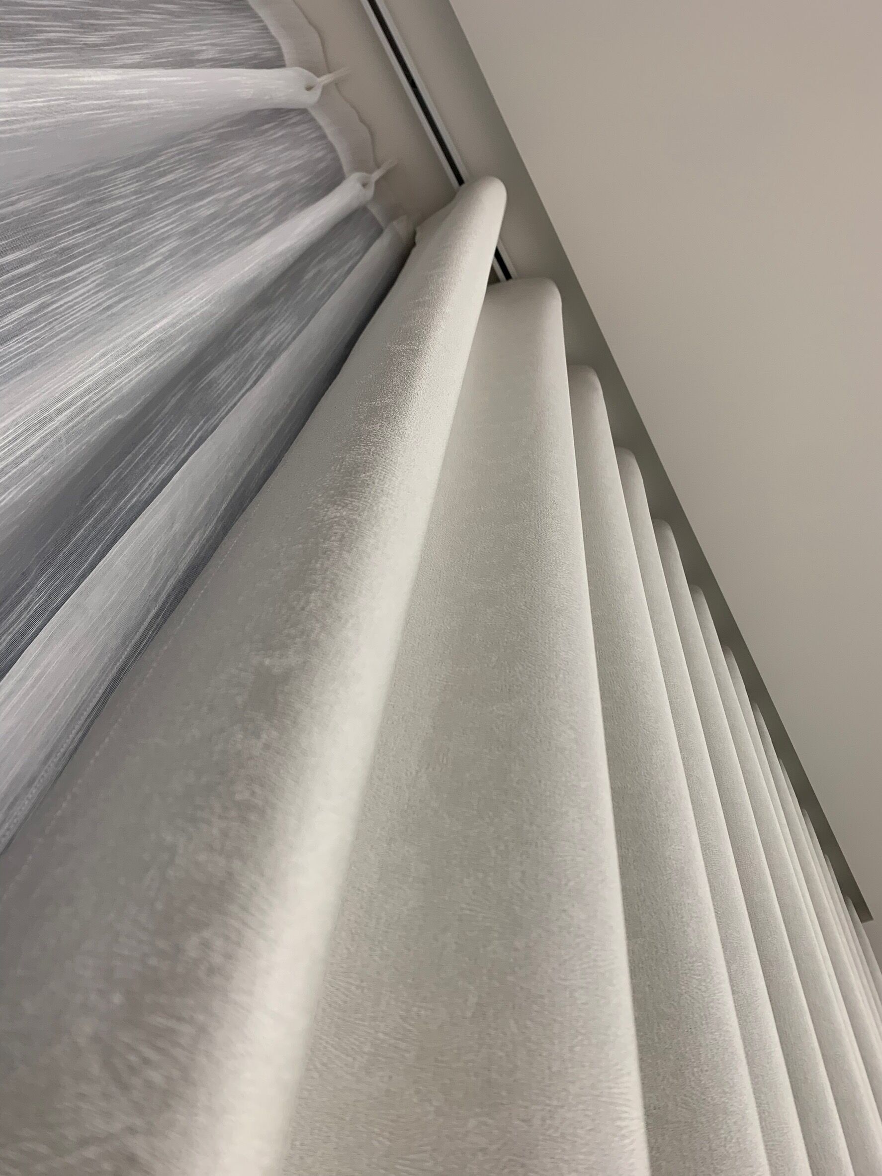 【桃園中壢窗簾推薦】|評價最好的3款窗簾推薦 滿足兼顧隱私與通風需求 6 蛇行簾