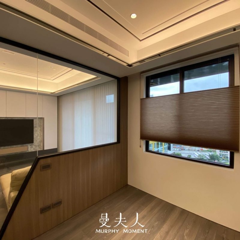 書房風琴簾 半透光 柔化光線